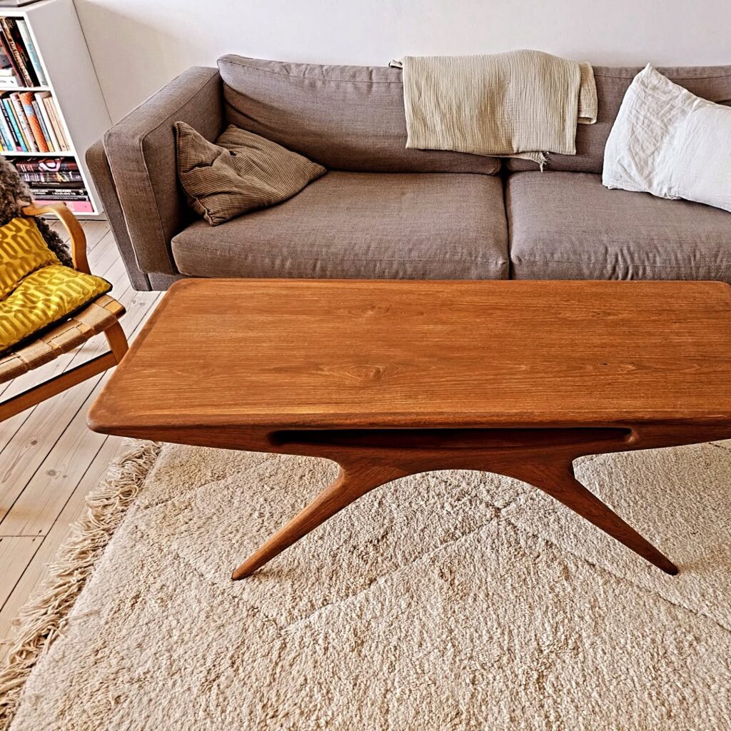 Flot sofabord på benene igen efter renovering hos loudliving