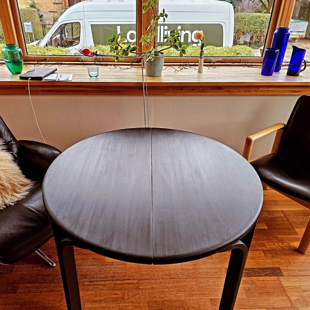 Efter behandling hos loudliving - fra lyst bøg til mørk elegance