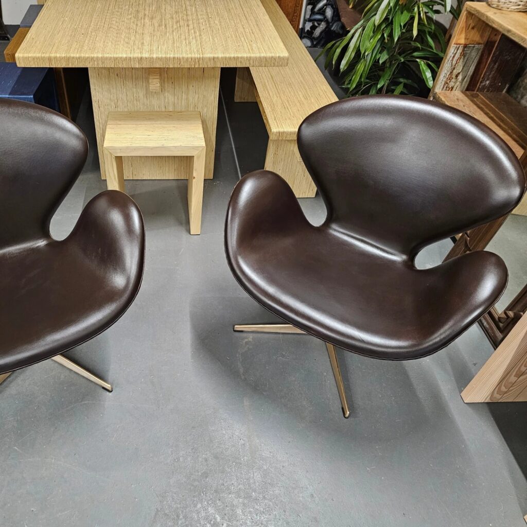 Renovering af arne jacobsen læderstol hos loudliving