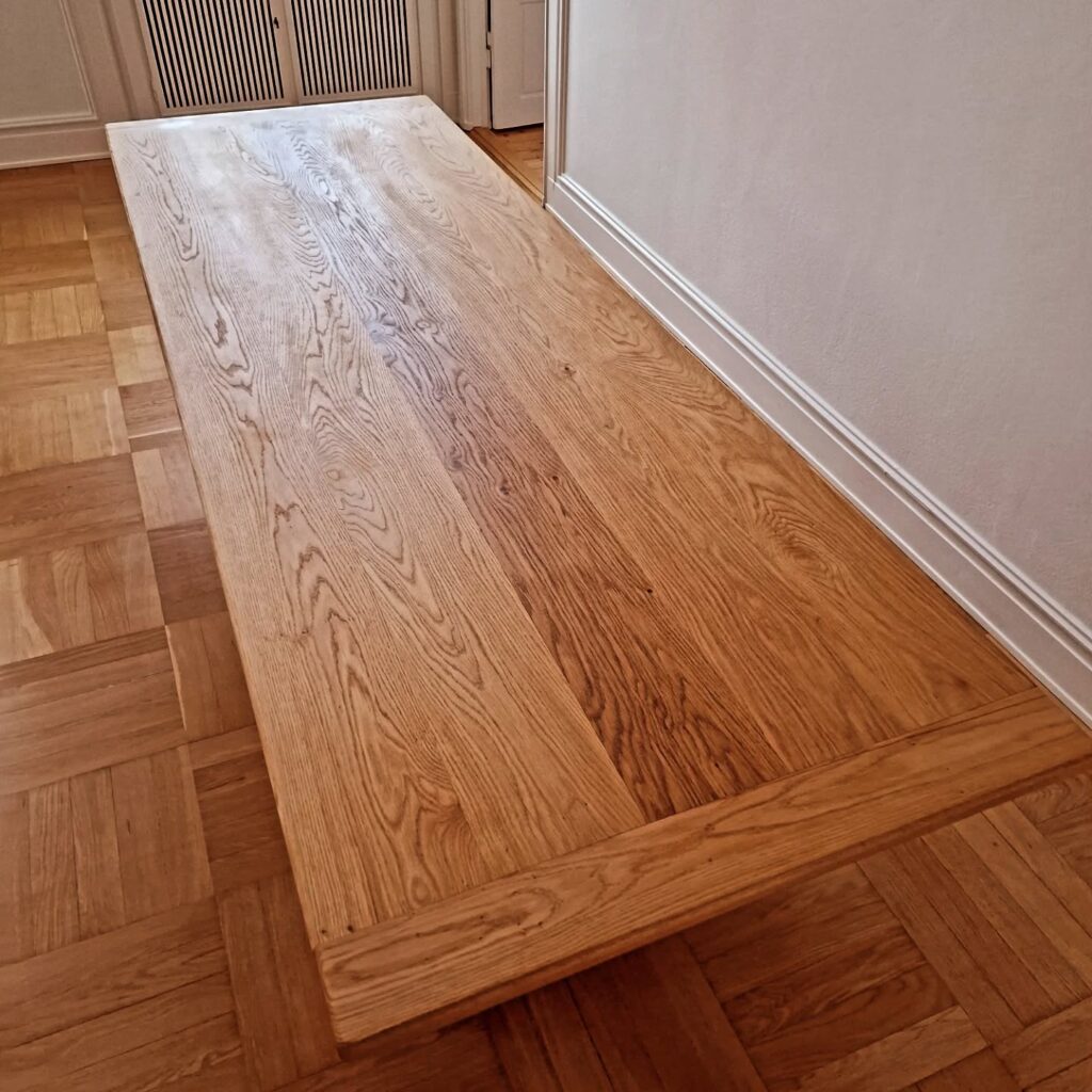 Loudliving renovering - Flot langbord som har fået en kærlig hånd.