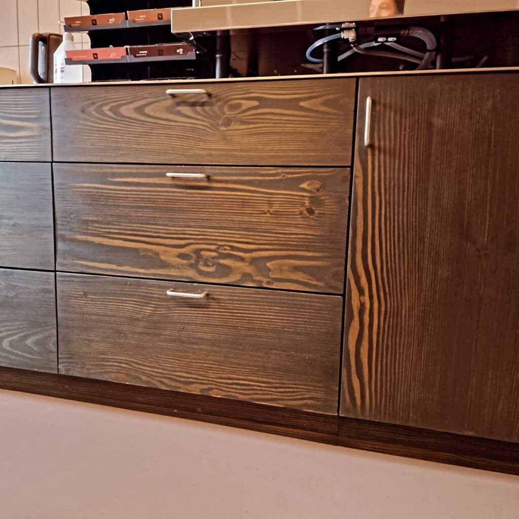 Renovering: Træ-køkkenlåger plejet af loudliving.